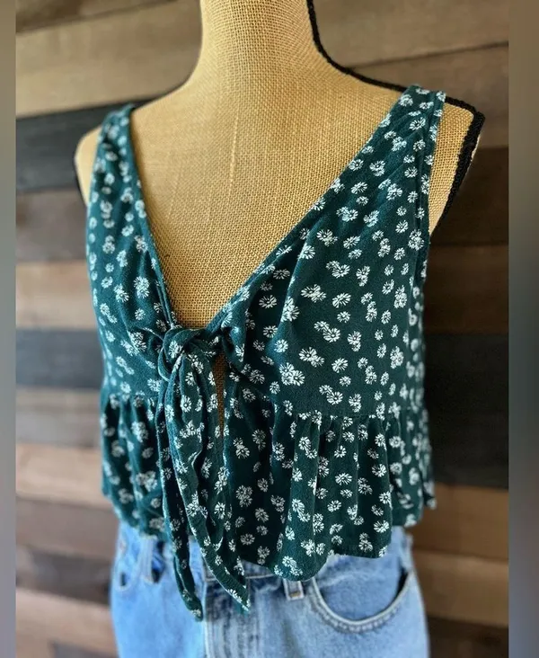 PacSun LA Hearts Green & White Floral Cropped Tank Top - Image 4