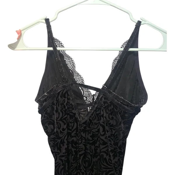 Ambrielle Black Mesh Lace-Trimmed Velvet Bodysuit Thong - Image 5
