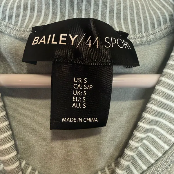Bailey/44 Sport Set Grey Ribbed Cropped Tank and Matching Bike Shorts Size Small - Image 5