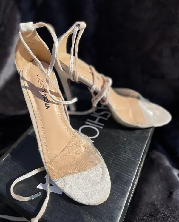 Nude/velvet Heel Tan Size 7 - Image 2