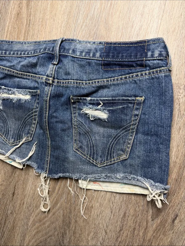 Hollister Frayed Dark Blue Distressed Denim Mini Skirt Size 3 (waist 26) - Image 9