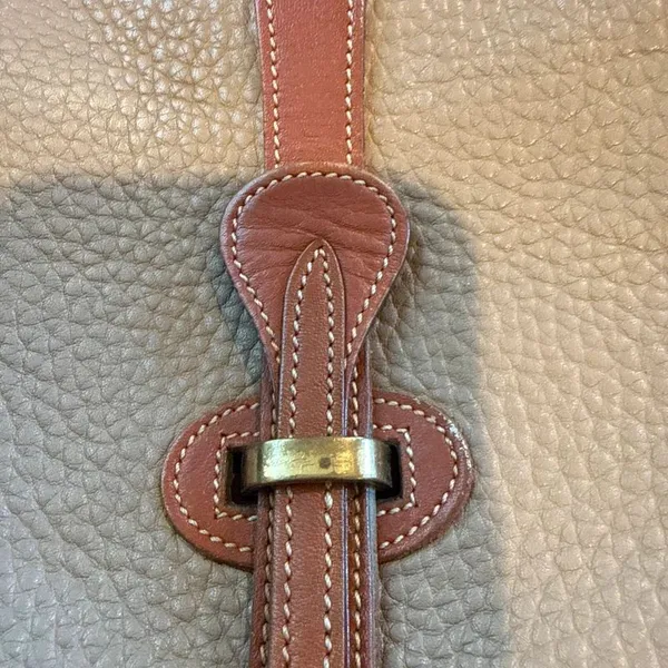 Vintage Dooney & Bourke Taupe all Leather crossbody bag - Image 4