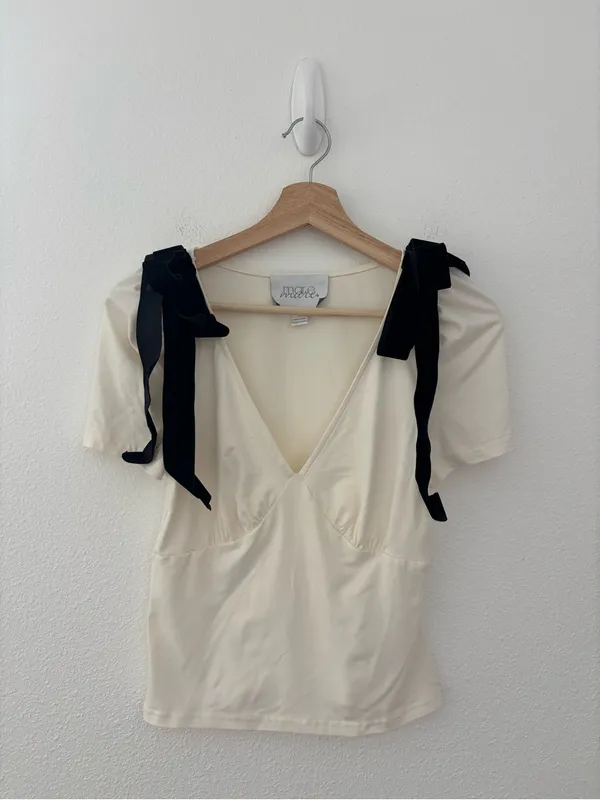 Anthropologie Mare Mare Bow Puff-Sleeve V-Neck Top - Image 4