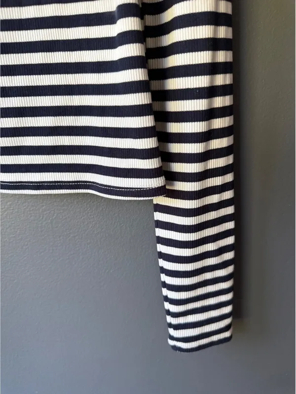 Oak & Trellis XS Black and White Striped Off-Shoulder Long Sleeve Top - Image 7