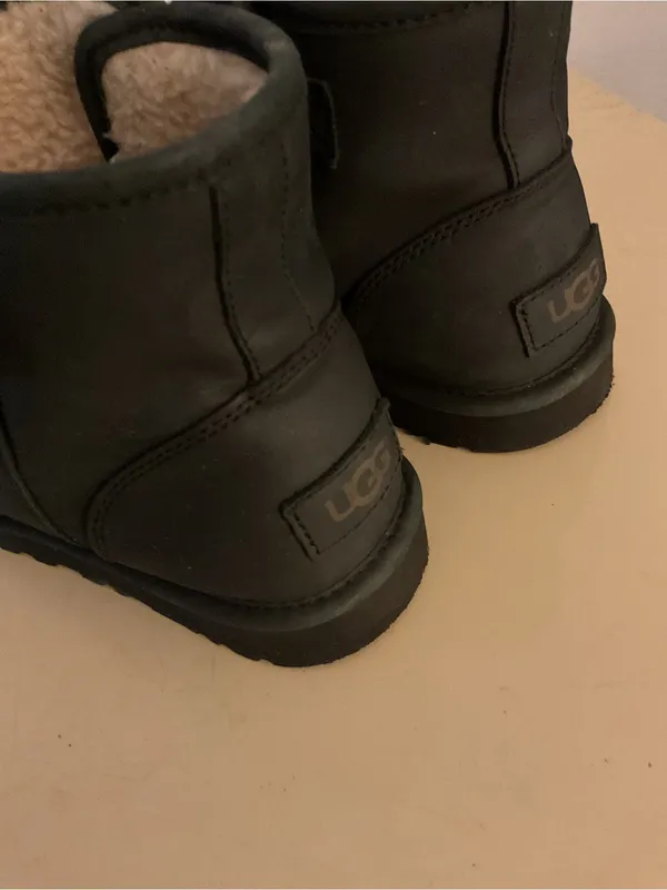 UGG women black leather Chelsea short Ankle Boots US 8 - Image 8