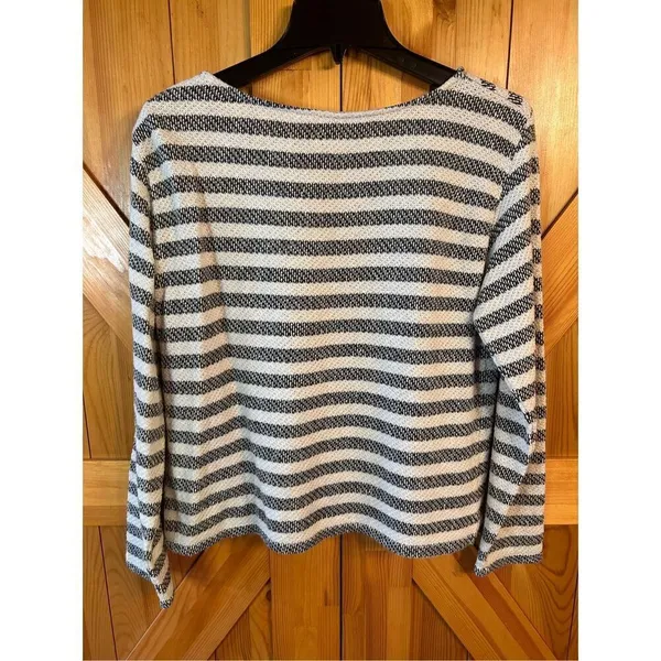Springfield XL Sweater Striped White/Black Accent Buttons On Shoulders (3979) - Image 6