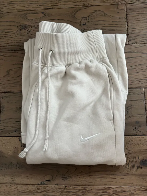 Nike wide leg, baggy cream, sweat sweatpants no flaws - Image 2