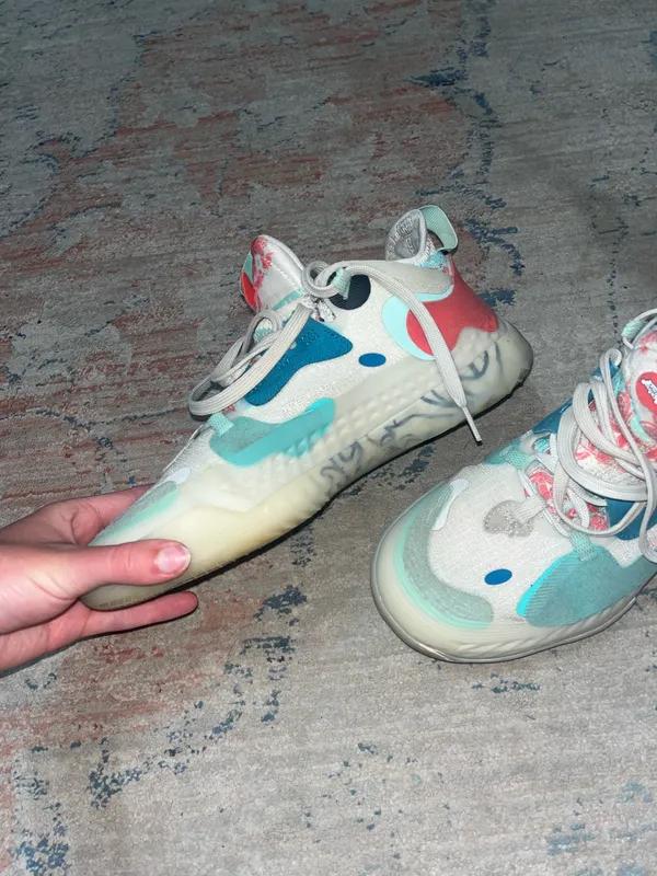 Basket ball shoes Blue Size 6 - Image 4
