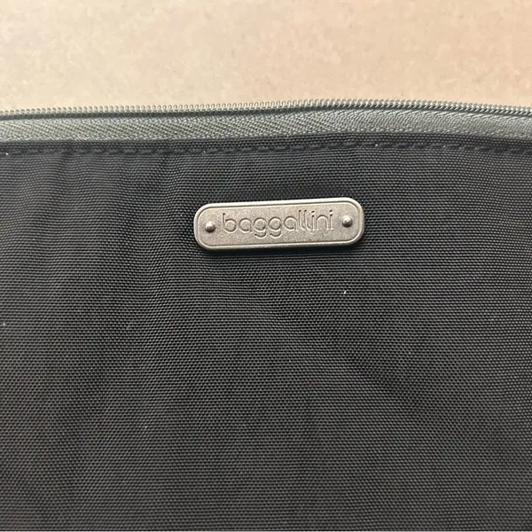Baggallini Black Pouch with Silver Hardware very clean/like new - Image 6