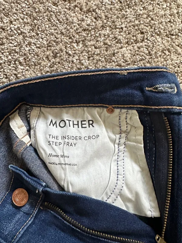 MOTHER Denim Jeans Fray Insider Crop - Image 5