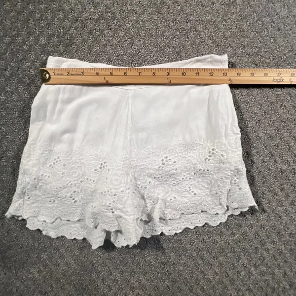 Sim & Sam Eyelet Lace Shorts Womens S White Floral Scalloped Hem Elastic Waist - Image 4