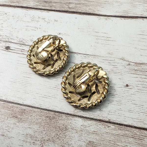 Vintage Clip On Earrings - Cream & Gold Tone Fancy Design - Image 8