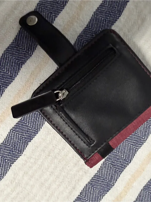 Skechers Trifold Wallet Burgundy Black Card Holder ID Organizer Compact Wallet - Image 4