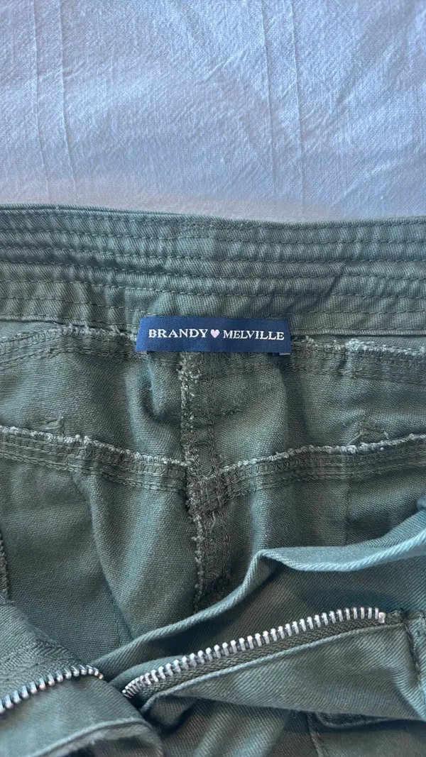 Brandy Melville Green Cargo Pants - Image 4