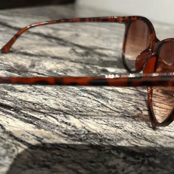 Tortoise Shell Sunglasses Brown - Image 6