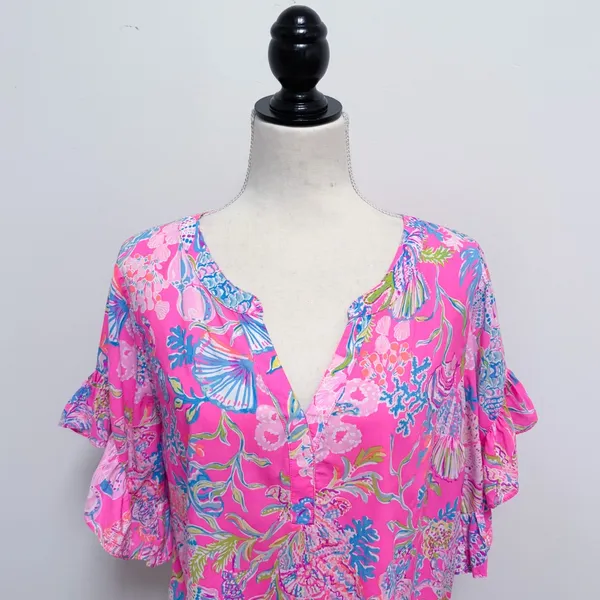 Lilly Pulitzer Pink Isle Quinna Shell Me Something Good V Neck Short Sleeve Top - Image 2