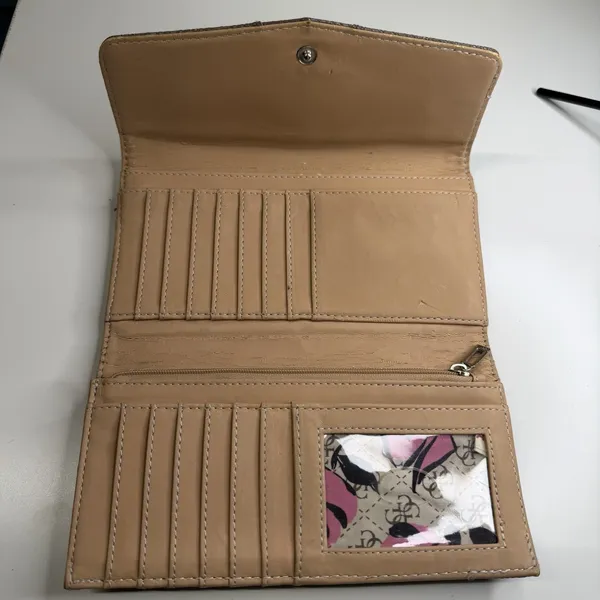 GUESS women's accessory wallet from the brand‎ - Image 7