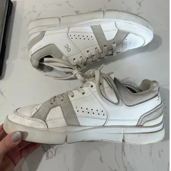 On Running The Roger Clubhouse White Tennis Lifestyle Sneakers Women’s 8 - Image 3