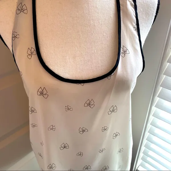 American Rag|| White/ black bows Razorback tank - Image 2