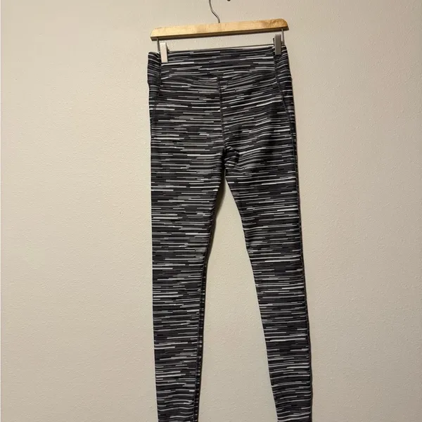 Under Armour Black and Gray Compression Leggings - Image 3