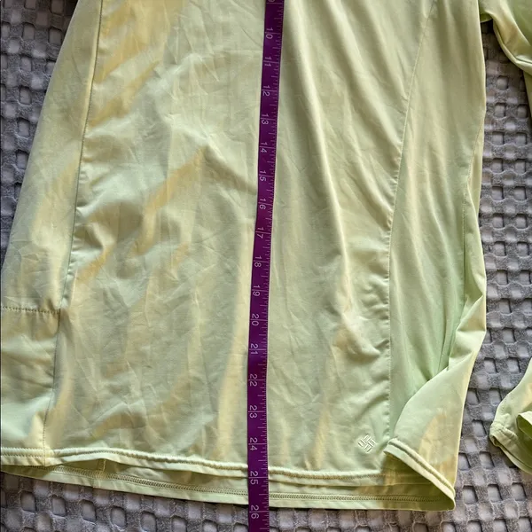 Columbia Women's lime Omni- freeze Hoodie - Image 6