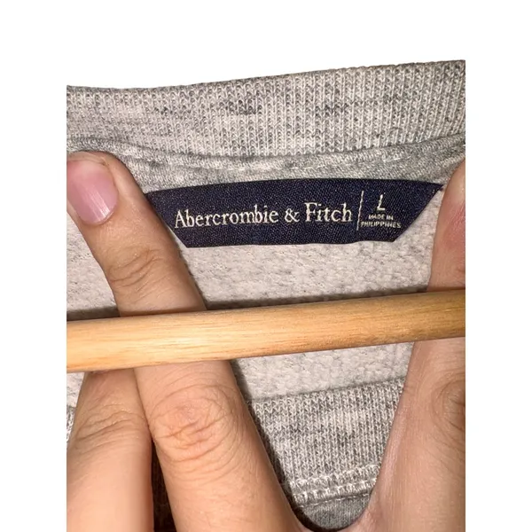 Abercrombie & Fitch Gray White Logo Oversized Long Sleeve Crop Sweatshirt Size L - Image 4
