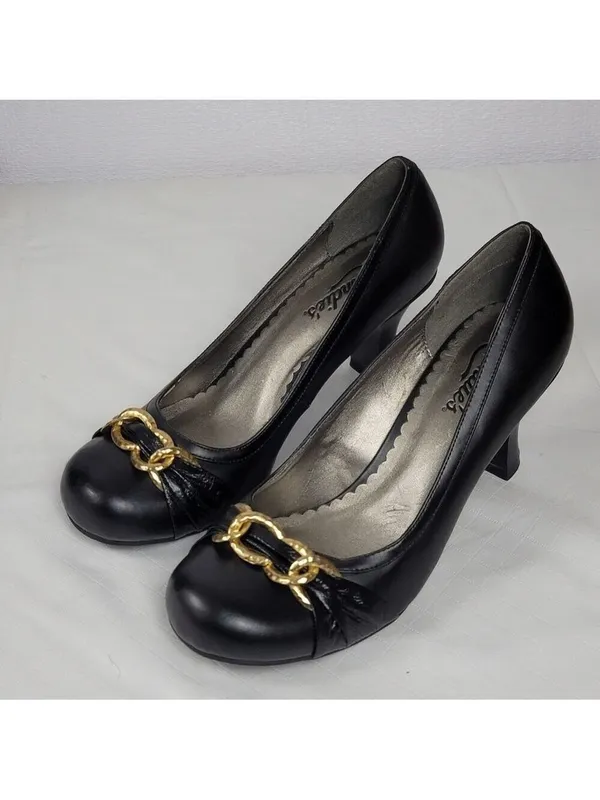 Candies Black Faux Leather Chunky Kitten Heels Pump With Gold Chain Bow Sz 8 M - Image 2