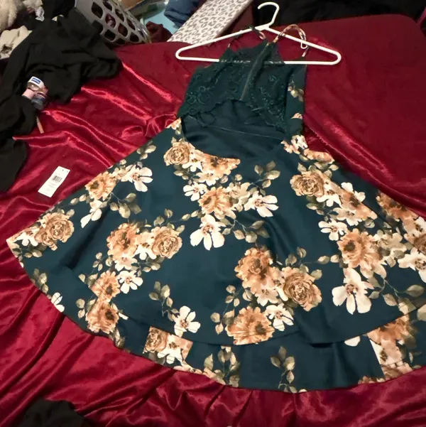 Windsor Dress Homecoming Green Emerald short floral - Image 3