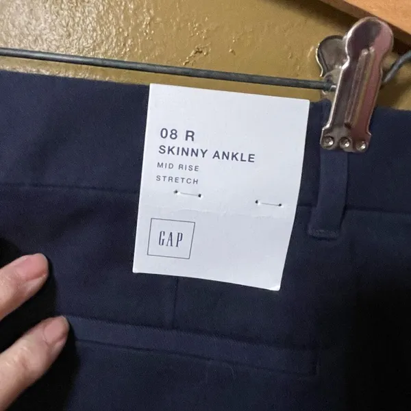 Gap size 8 NWT cropped skinny ankle mid rise stretch. - Image 7