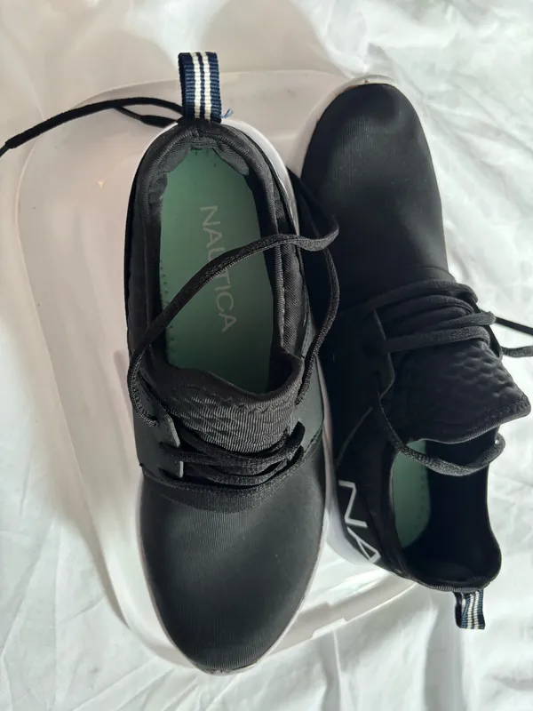 Nautica Women’s sneakers all black slip up with lace up fronts.. sz 7.5 - Image 4