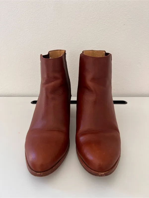 Nisolo Heeled Chelsea Leather Boot Size 8 - Image 2