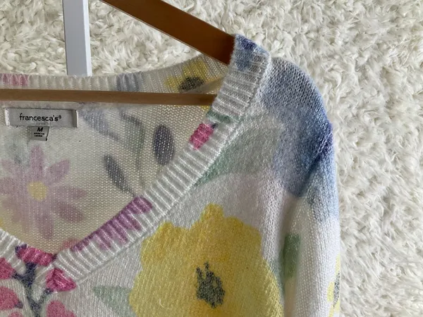 WOMEN'S FRANCESCA'S V-NECK FLORAL SWEATER~SIZE MEDIUM! - Image 4