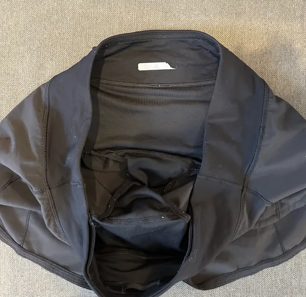 Lululemon Black Speed Up Low Rise size 8 Shorts - Image 4