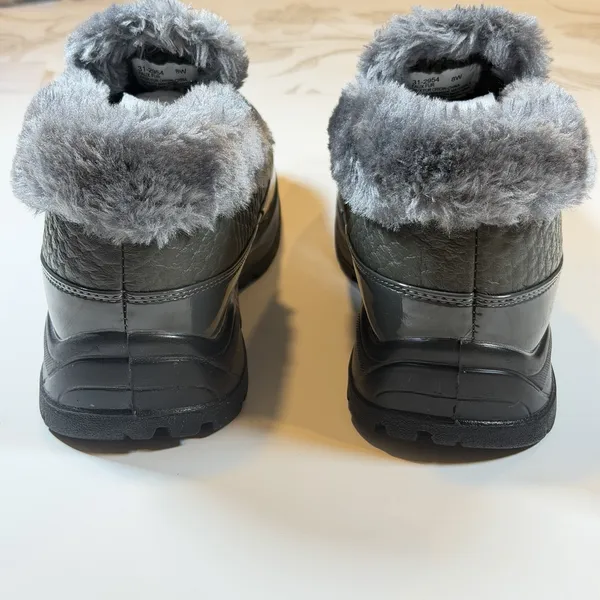Easy Street Size-8W Womens Flurry Waterproof Flat‎ Heel Winter Boots Gray - Image 10