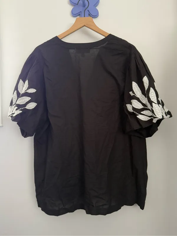 Jennifer + Grace 2X White Embroidered Black Blouse Boho Peasant Relaxed Resort - Image 2