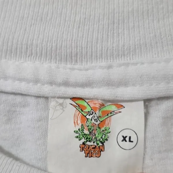 Vintage White Embroidered Costa Rica Cropped Tee - Image 3