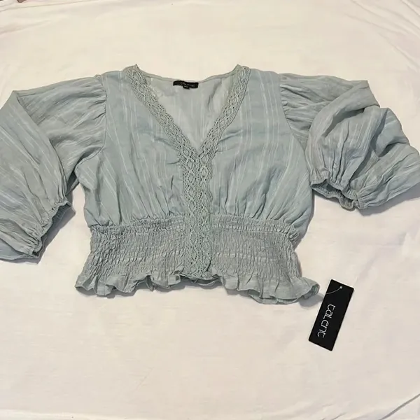 NWT talent size 1X light green puff sleeve lace detail elastic waist crop top - Image 2
