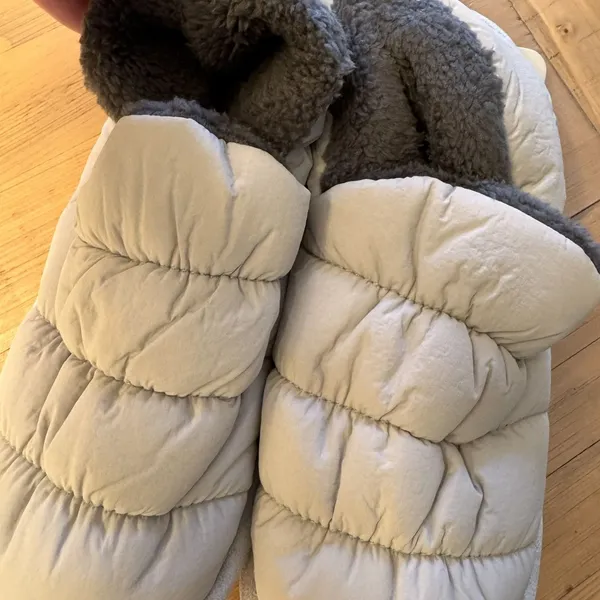 Faceplant Dreams‎ Puffer Slippers Size 7/8 Medium Gray Cozy Plush Indoor Shoes - Image 2