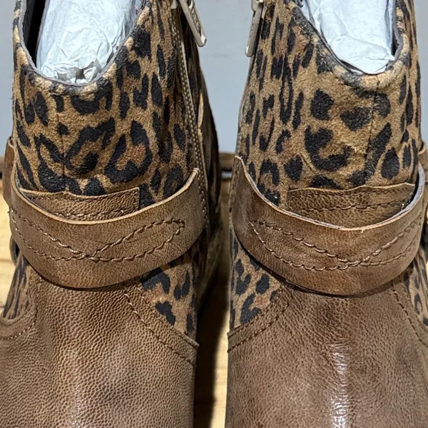 NEW Very Volatile Leather & Leopard Print‎ Harness Bootie Size 8 - Image 5