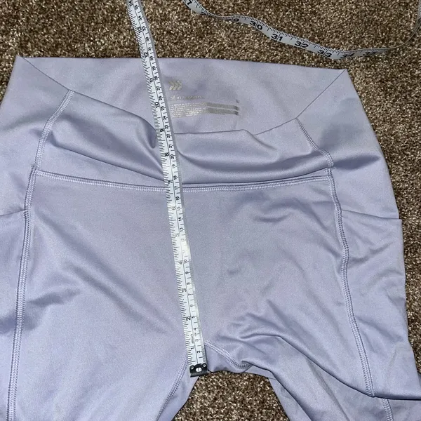 Light Purple High-Waisted Athletic Leggings with Side Pockets size medium - Image 3