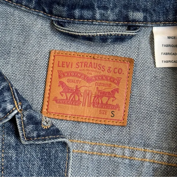 Levi’s Denim Blue Jean Jacket Women’s S - Image 5