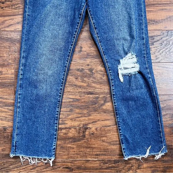 Levi’s • Wedgie Straight jeans distressed medium wash frayed hem ripped knee - Image 7