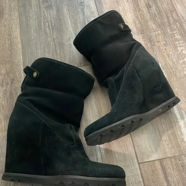 UGG Kyra hidden wedge black suede boots size 9.5 - Image 5