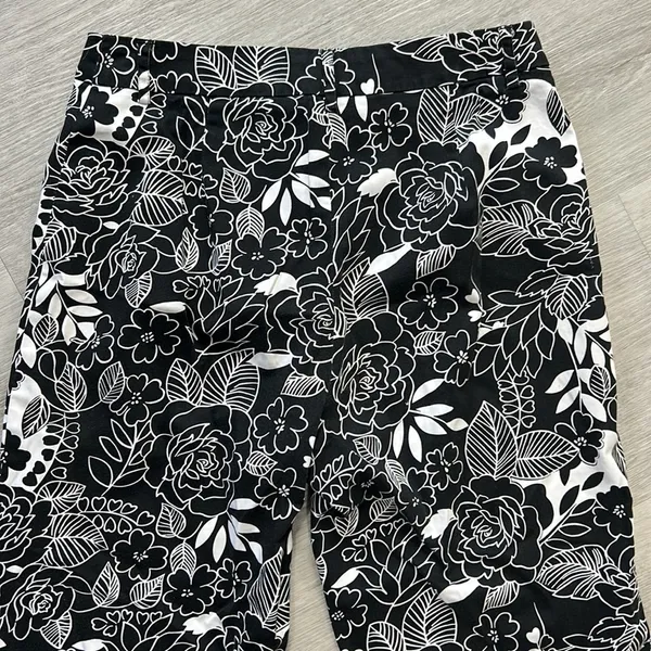 Paraphrase • floral printed cropped pants - Image 4