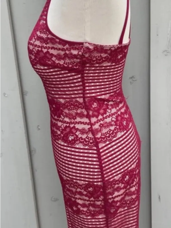 Guess Sleeveless Lace Midi Dress in Wine - Image 6