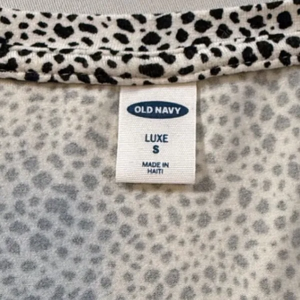 Old Navy Luxe V-Neck Tee Small Black White Speckled Animal Print Short Sleeve - Image 5