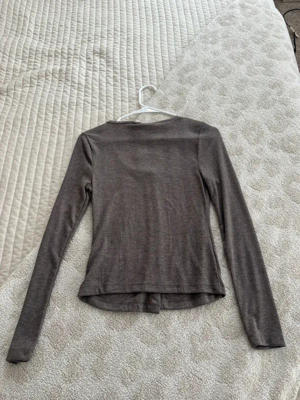 Universal Threads Long Sleeve Top - Image 4