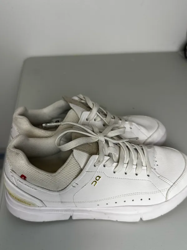 On The Roger Centre Court Tennis Sneaker‎ Women’s Sz 8 - Image 7
