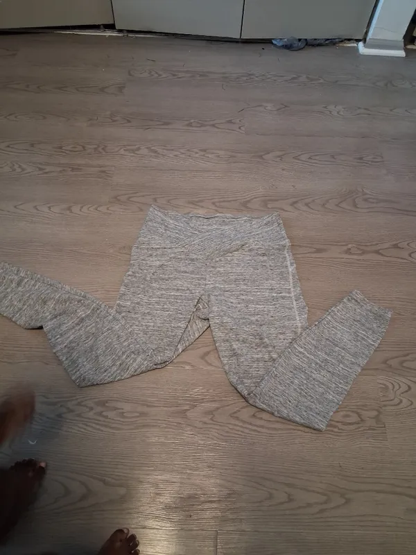 PINK Victoria's Secret v-cut front waist line tweed leggings in gray size large. - Image 11