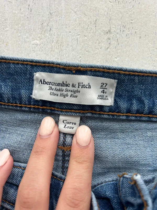Abercrombie Straight Ultra High-Rise size 4R - Image 2
